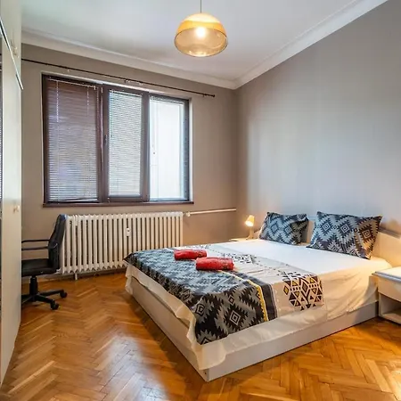 Charming 2bdr Heart Of Main Street Sofia
