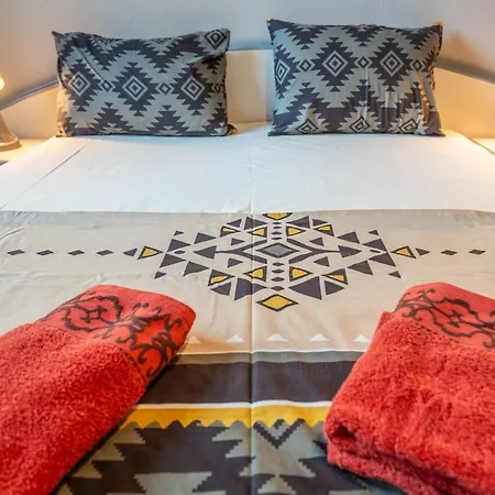 Charming 2bdr Heart Of Main Street Apartment