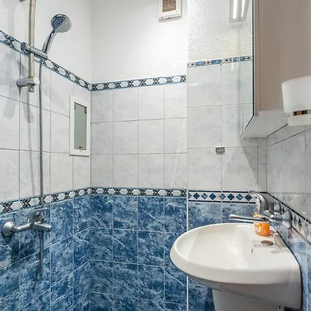 Charming 2bdr Heart Of Main Street