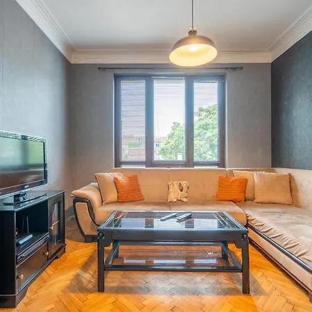 Daire Charming 2bdr Heart Of Main Street Sofya