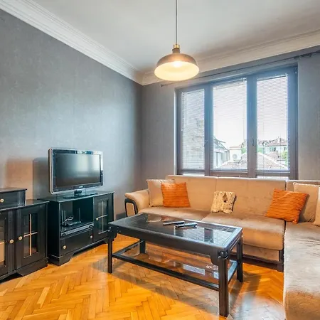 Daire Charming 2bdr Heart Of Main Street