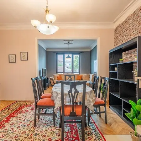 Charming 2bdr Heart Of Main Street Appartement Sofia