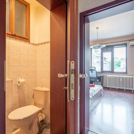 Charming 2bdr Heart Of Main Street * Σόφια