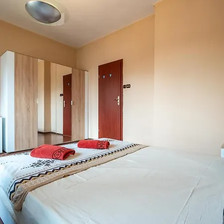 Charming 2bdr Heart Of Main Street