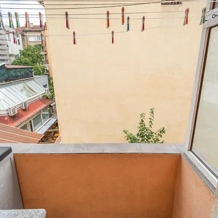 Charming 2bdr Heart Of Main Street Daire