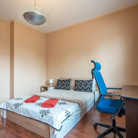 Charming 2bdr Heart Of Main Street Apartament Sofia