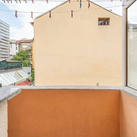 Daire Charming 2bdr Heart Of Main Street Sofya