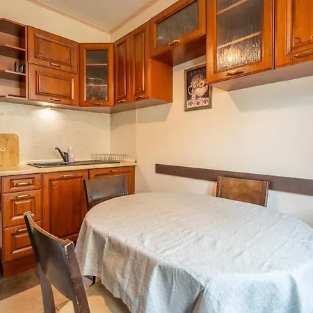 Charming 2bdr Heart Of Main Street