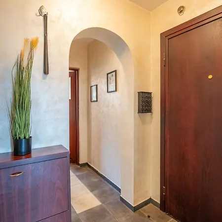 Daire Charming 2bdr Heart Of Main Street *
