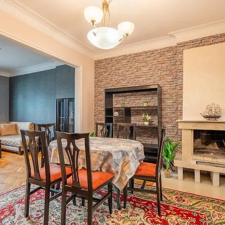 Charming 2bdr Heart Of Main Street * Sofya