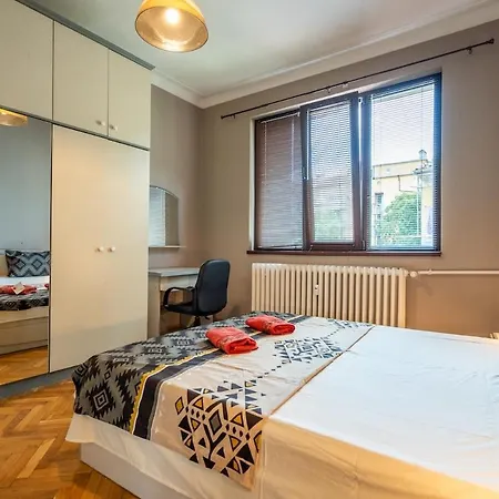 Daire Charming 2bdr Heart Of Main Street *