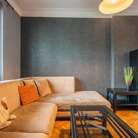 Daire Charming 2bdr Heart Of Main Street