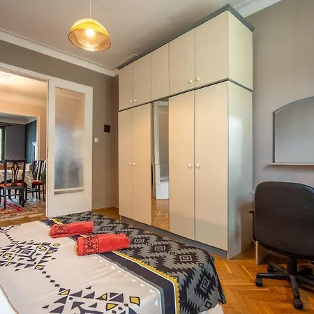 Daire Charming 2bdr Heart Of Main Street *