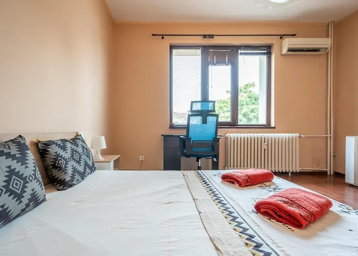 Charming 2bdr Heart Of Main Street *