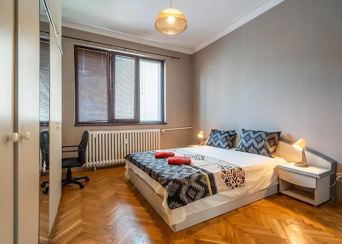 Charming 2bdr Heart Of Main Street София