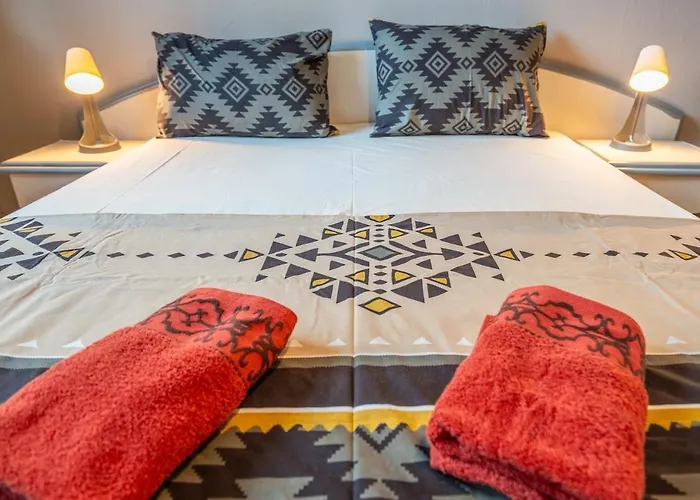 Charming 2bdr Heart Of Main Street Apartamento