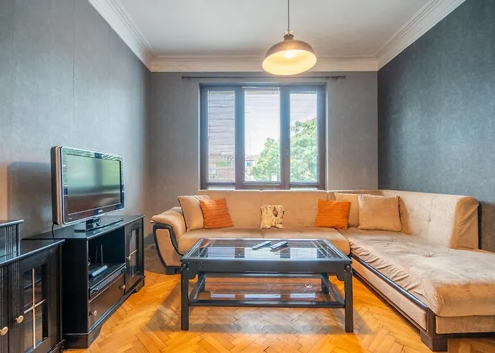 Апартамент Charming 2bdr Heart Of Main Street София