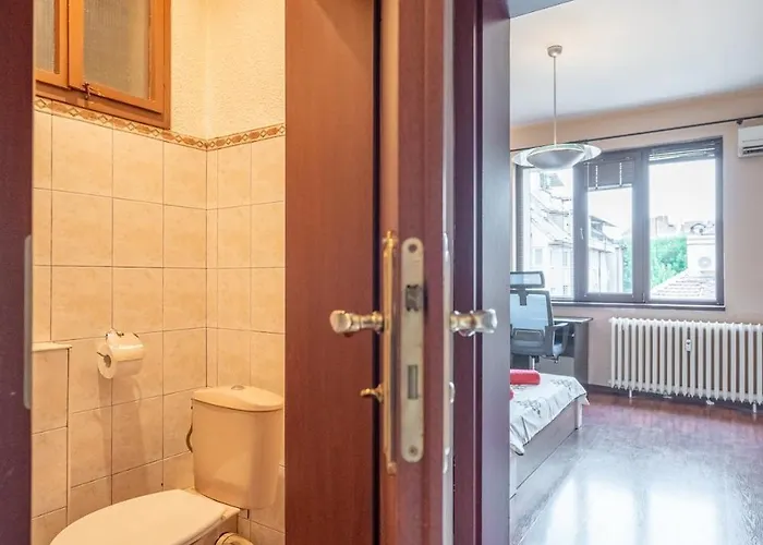 Charming 2bdr Heart Of Main Street * София