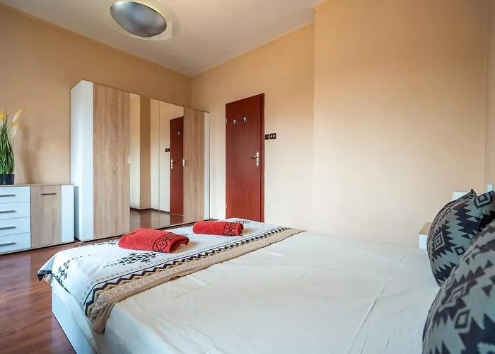 Charming 2bdr Heart Of Main Street