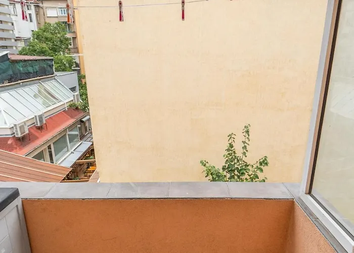 Charming 2bdr Heart Of Main Street Apartamento