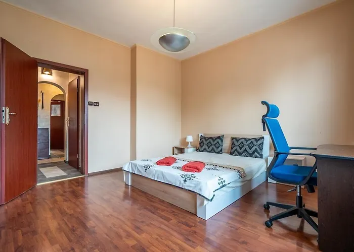 Charming 2bdr Heart Of Main Street *