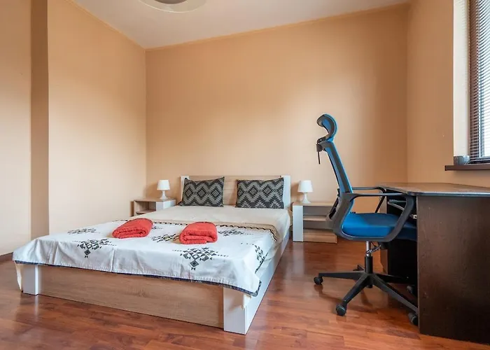 Charming 2bdr Heart Of Main Street * София