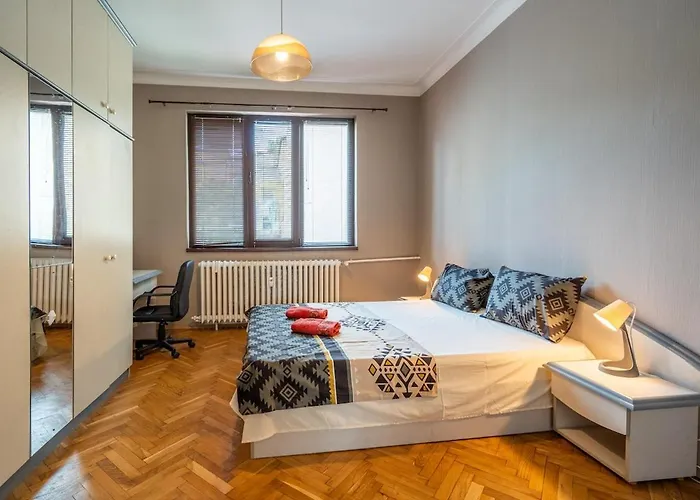 Charming 2bdr Heart Of Main Street Апартамент