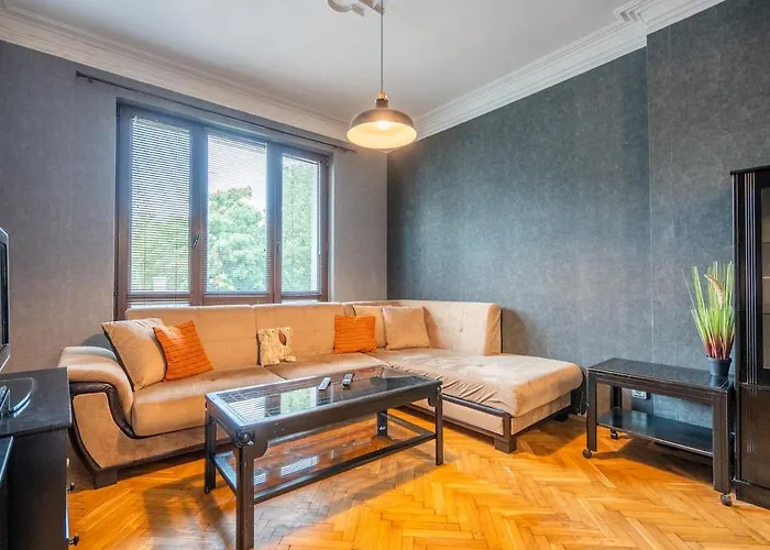 Charming 2bdr Heart Of Main Street *