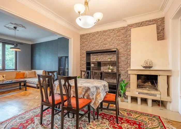 Charming 2bdr Heart Of Main Street * София