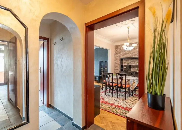 Charming 2bdr Heart Of Main Street Apartamento