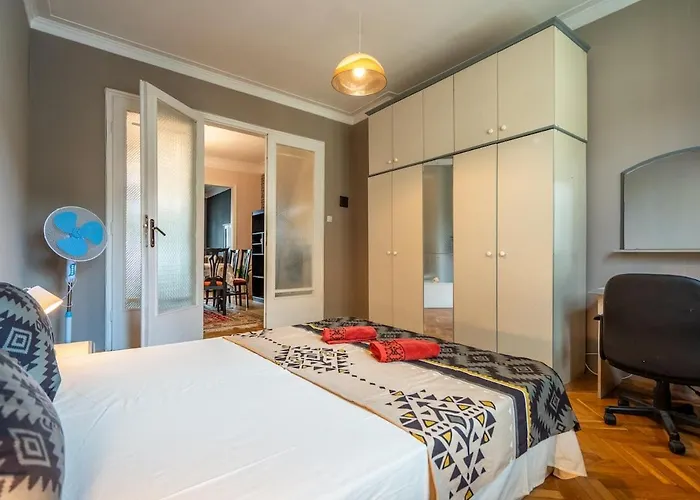 Charming 2bdr Heart Of Main Street *