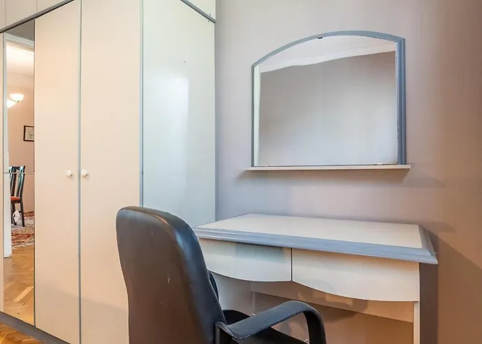 Charming 2bdr Heart Of Main Street София