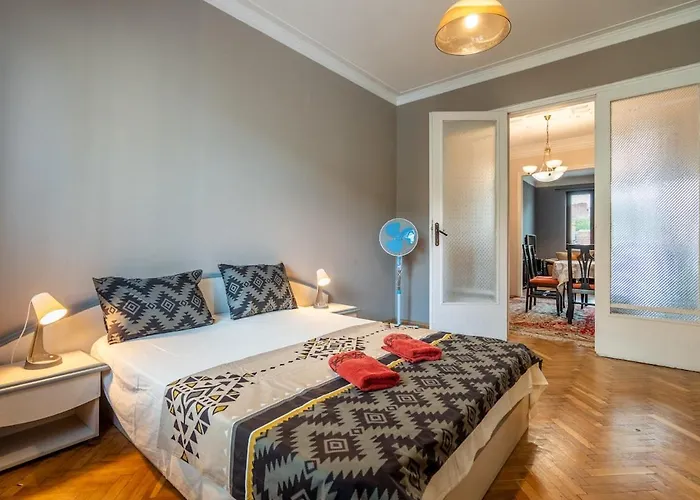 Charming 2bdr Heart Of Main Street Апартамент