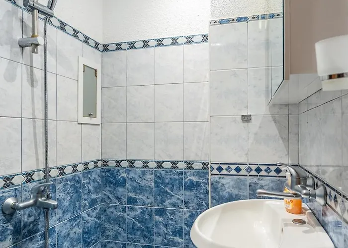 Charming 2bdr Heart Of Main Street