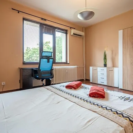 Apartment Charming 2bdr Heart Of Main Street *