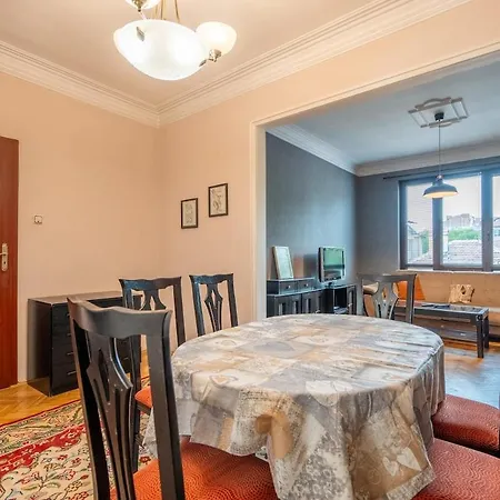 Apartment Charming 2bdr Heart Of Main Street *