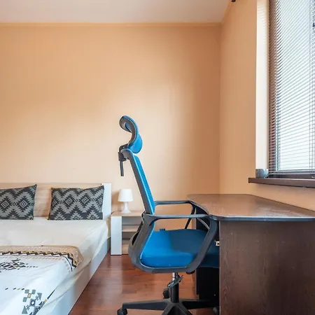 Charming 2bdr Heart Of Main Street Apartment *