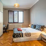 Charming 2bdr Heart Of Main Street Apartamento